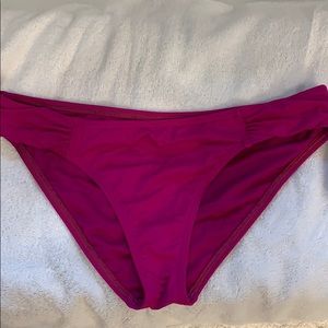 Side shirred hipster swim bottoms